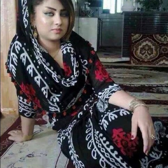 Black Oblong Colorful floral scarf - Picture 6 of 7